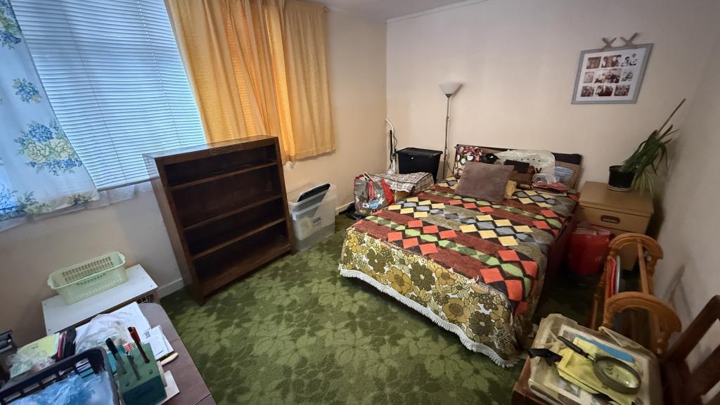 Lot: 160 - VACANT SEMI-DETACHED HOUSE REQUIRING MODERNISATION - Internal image of bedroom 4 on ground floor